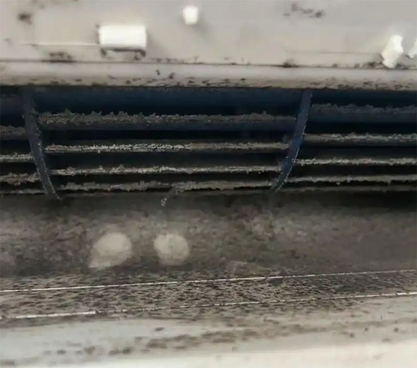 鹤岗空调吹的风有股烧焦味是怎么回事